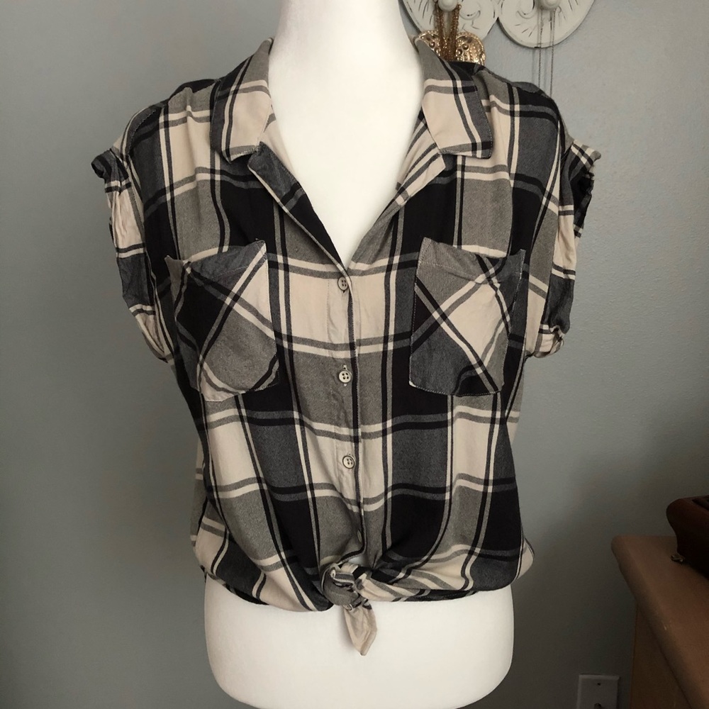 Jachs Girlfriend Medium Button Up with cap sleeve